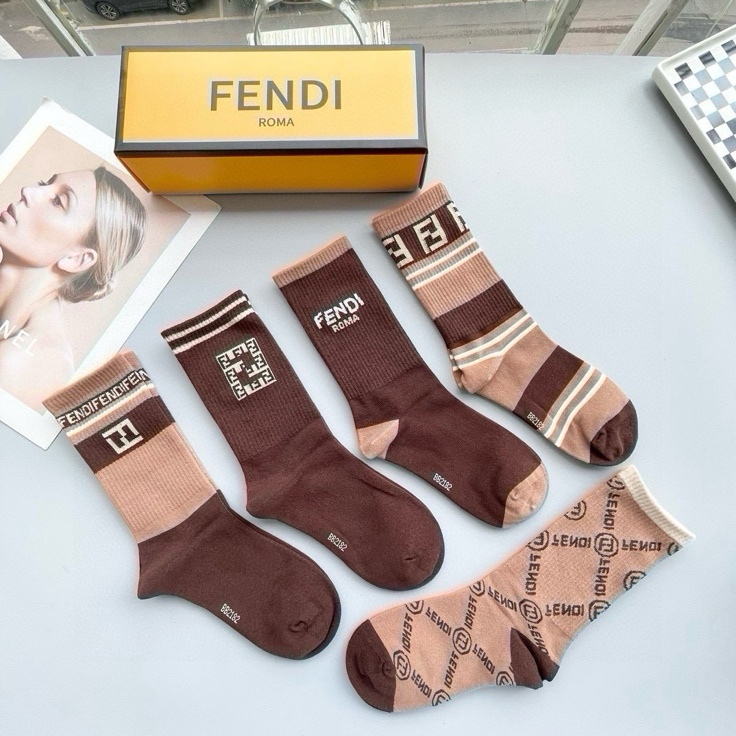 配包装【一盒五双】FENDI · 芬迪❗️大F新品高筒袜子❗️超级经典的双F标志，纯棉材质制造，透气舒适，超级nice❗