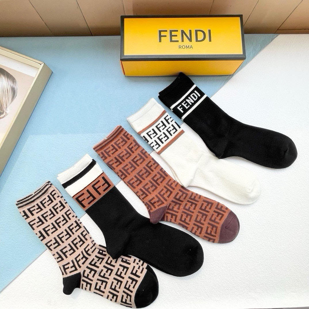 配包装【一盒五双】FENDI芬迪高版本 ～好看到爆炸FF袜子。羊绒袜，超软糯。。潮人必不能少的FENDI专柜代购品质 中