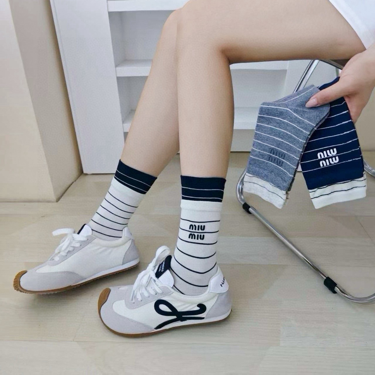 配包装【一盒三双】miumiu · 缪缪❗️高品质。超级爆款网红袜子❗️miu家官网同步饰品字母中筒袜，ins明星网红推