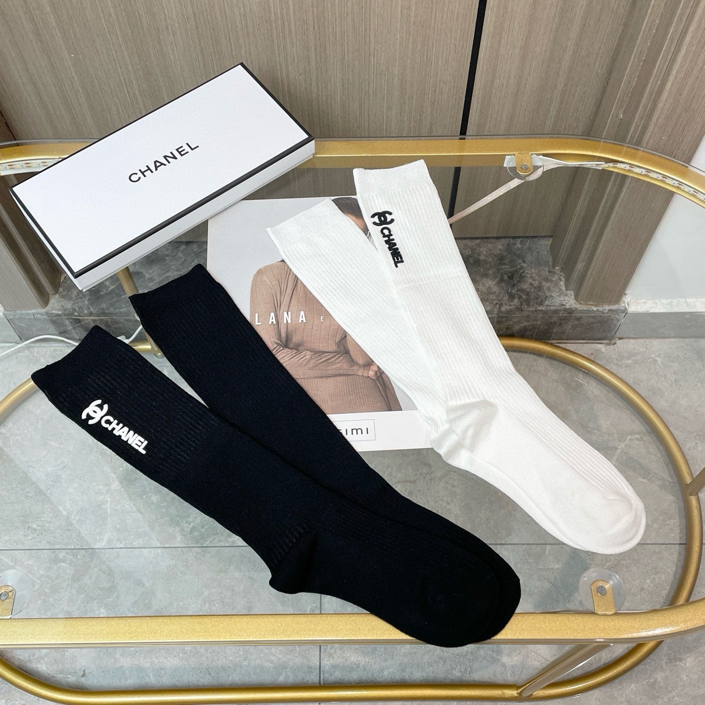 配包装【一盒二双】CHANEL · 香奈儿❗️超级爆款网红袜子❗️小香家官网同步针织字母小腿袜，ins明星网红推荐❗️火