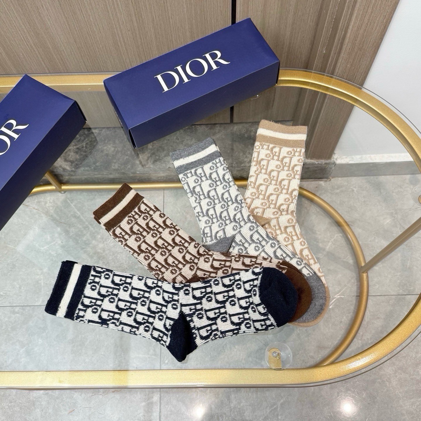 配包装【一盒四双】DIOR迪奥高版本 ～好看到爆炸CD 袜子。羊绒袜，超软糯。。潮人必不能少的CD专柜代购品质 中筒袜子
