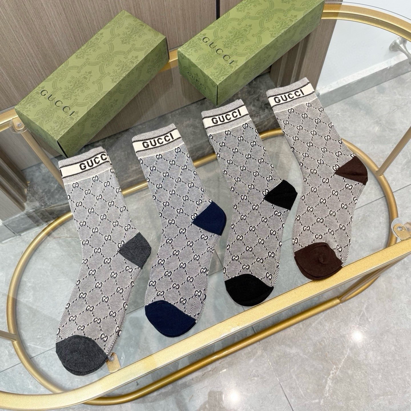 配包装【一盒四双】🌟GUCCI 古奇  爆款中筒袜🌟高版本 ～好看到爆炸 欧美大牌中筒袜。🌟潮人必不能少的专柜代购品质 