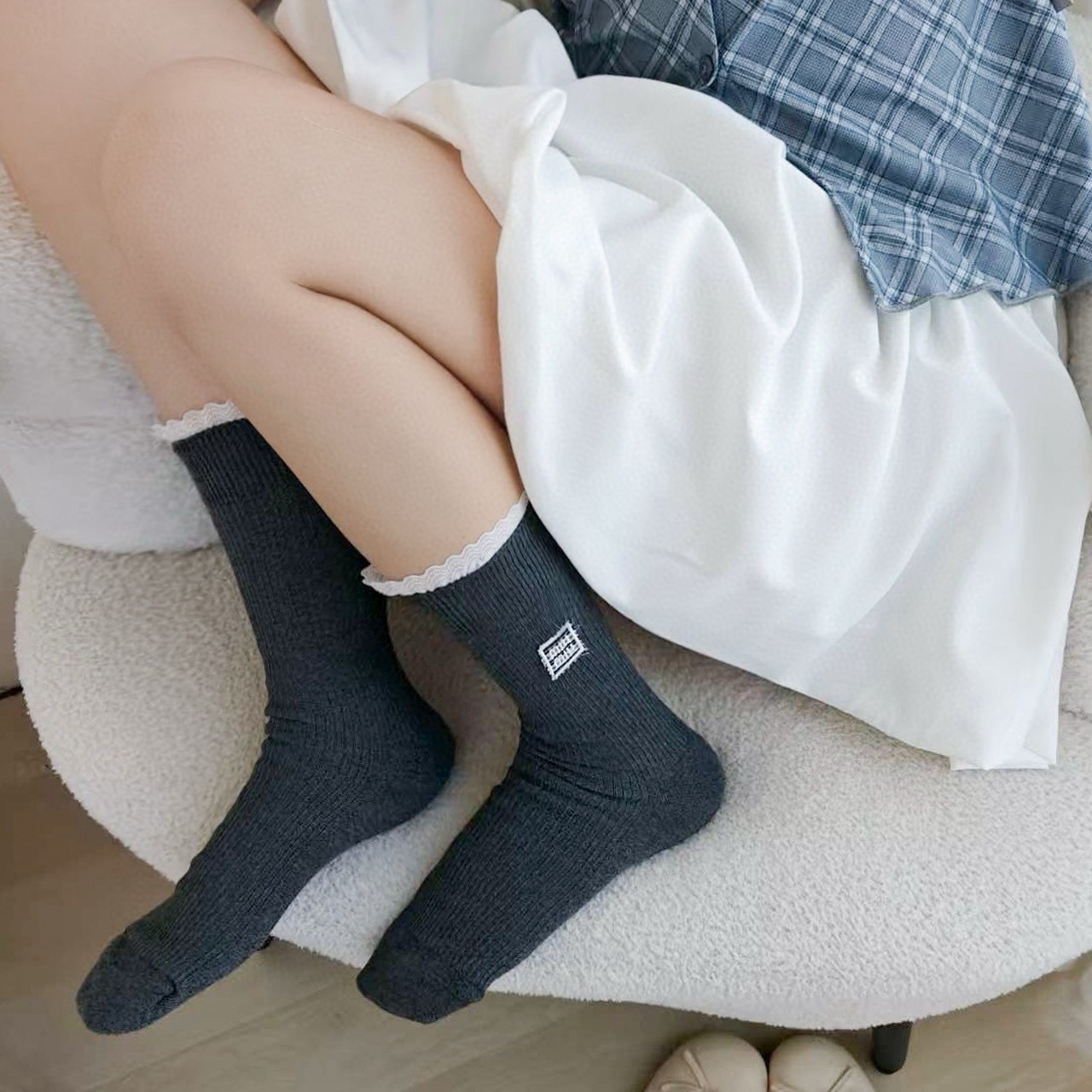 配包装【一盒四双】miumiu · 缪缪❗️高品质。超级爆款网红袜子❗️miu家官网同步饰品字母中筒袜，ins明星网红推