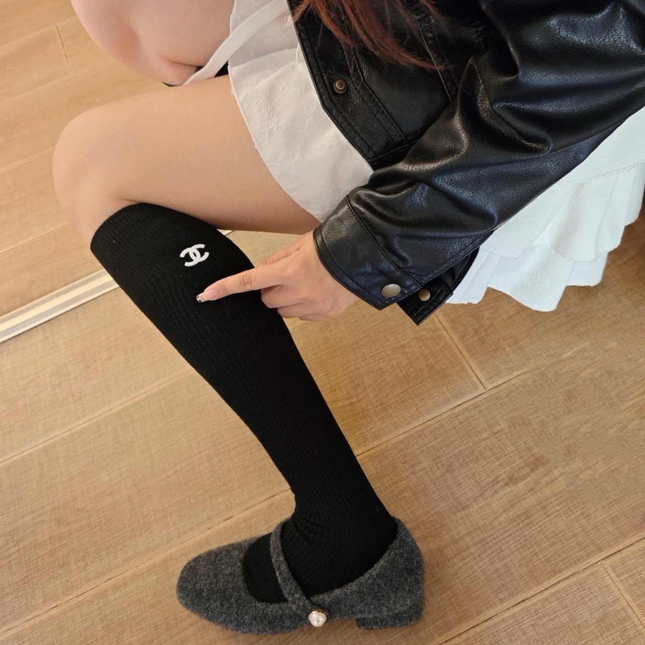 配包装【一盒四双】CHANEL· 香奈儿❗️超级爆款网红袜子❗️官网同款纯色字母小腿袜，ins明星网红推荐❗️火爆至极。