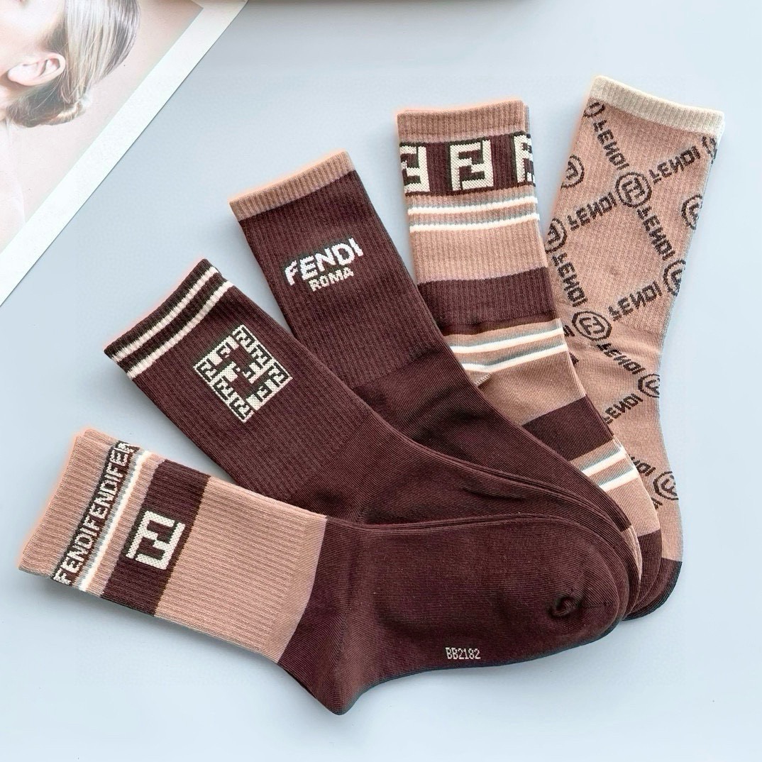 配包装【一盒五双】FENDI · 芬迪❗️大F新品高筒袜子❗️超级经典的双F标志，纯棉材质制造，透气舒适，超级nice❗