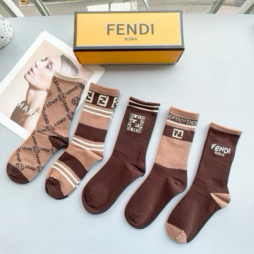 配包装【一盒五双】FENDI · 芬迪❗️大F新品高筒袜子❗️超级经典的双F标志，纯棉材质制造，透气舒适，超级nice❗