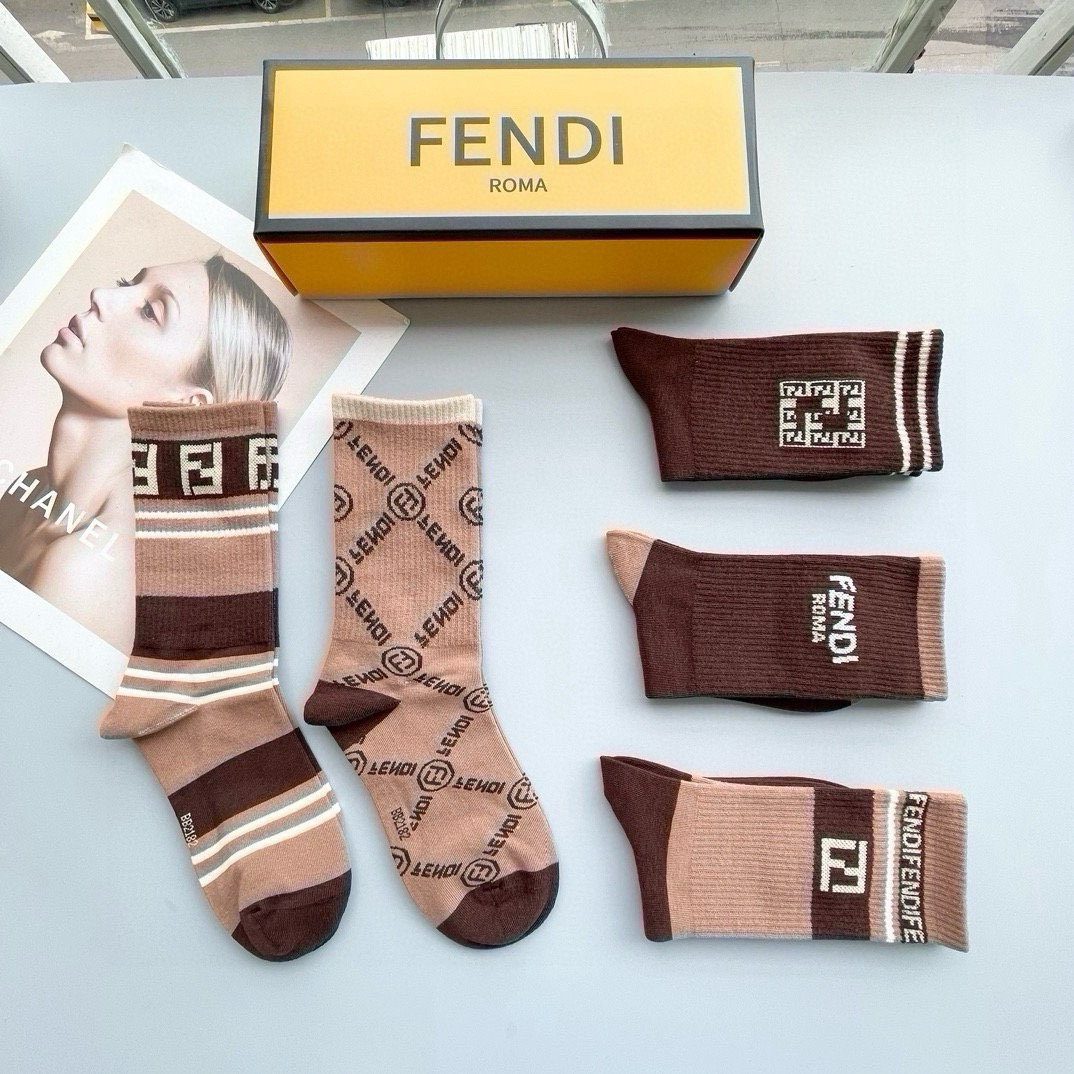 配包装【一盒五双】FENDI · 芬迪❗️大F新品高筒袜子❗️超级经典的双F标志，纯棉材质制造，透气舒适，超级nice❗