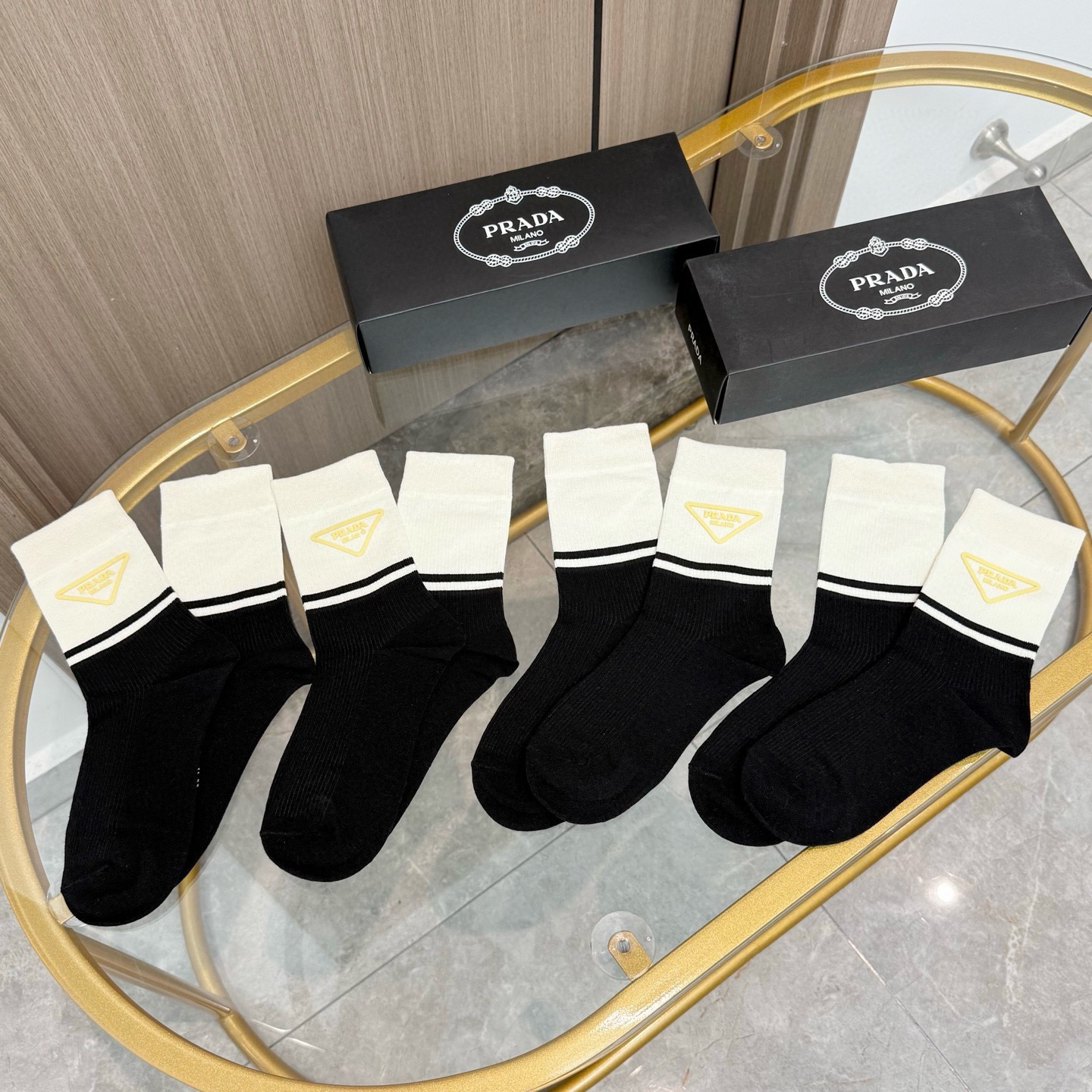 配包装【一盒四双】🌟PRADA 普拉达 爆款高筒袜🌟高版本 ～好看到爆炸 欧美大牌高筒袜🔥🌟潮人必不能少的专柜代购品质 