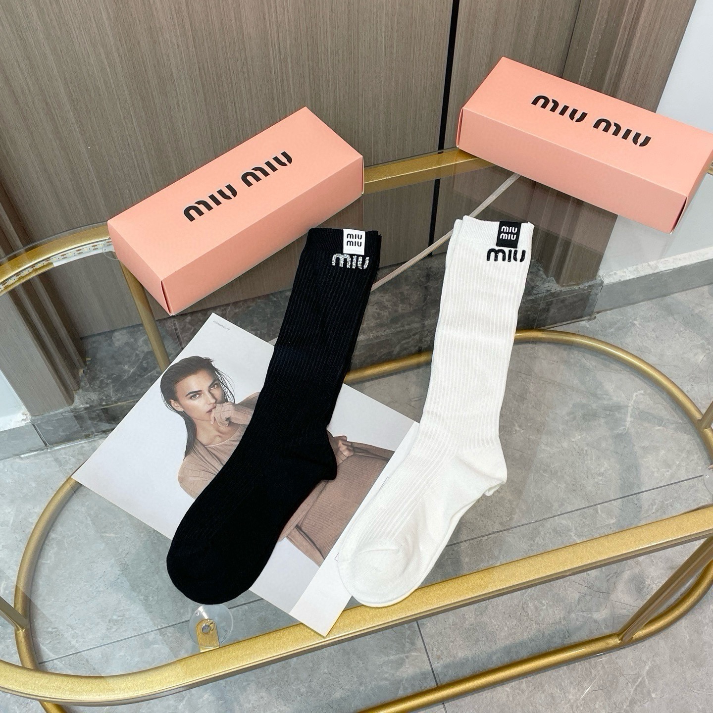 配包装【一盒二双】MIUMIU · 缪缪❗️超级爆款网红袜子❗️M家官网同步针织字母小腿袜，ins明星网红推荐❗️火爆至