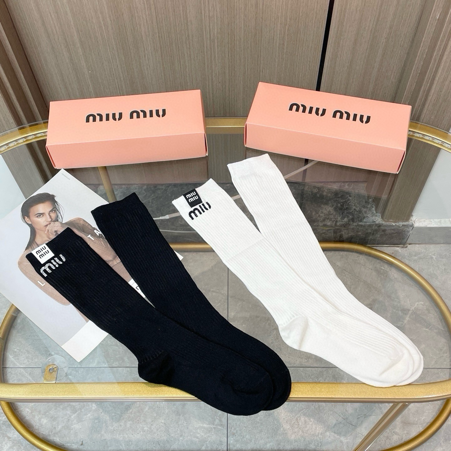 配包装【一盒二双】MIUMIU · 缪缪❗️超级爆款网红袜子❗️M家官网同步针织字母小腿袜，ins明星网红推荐❗️火爆至