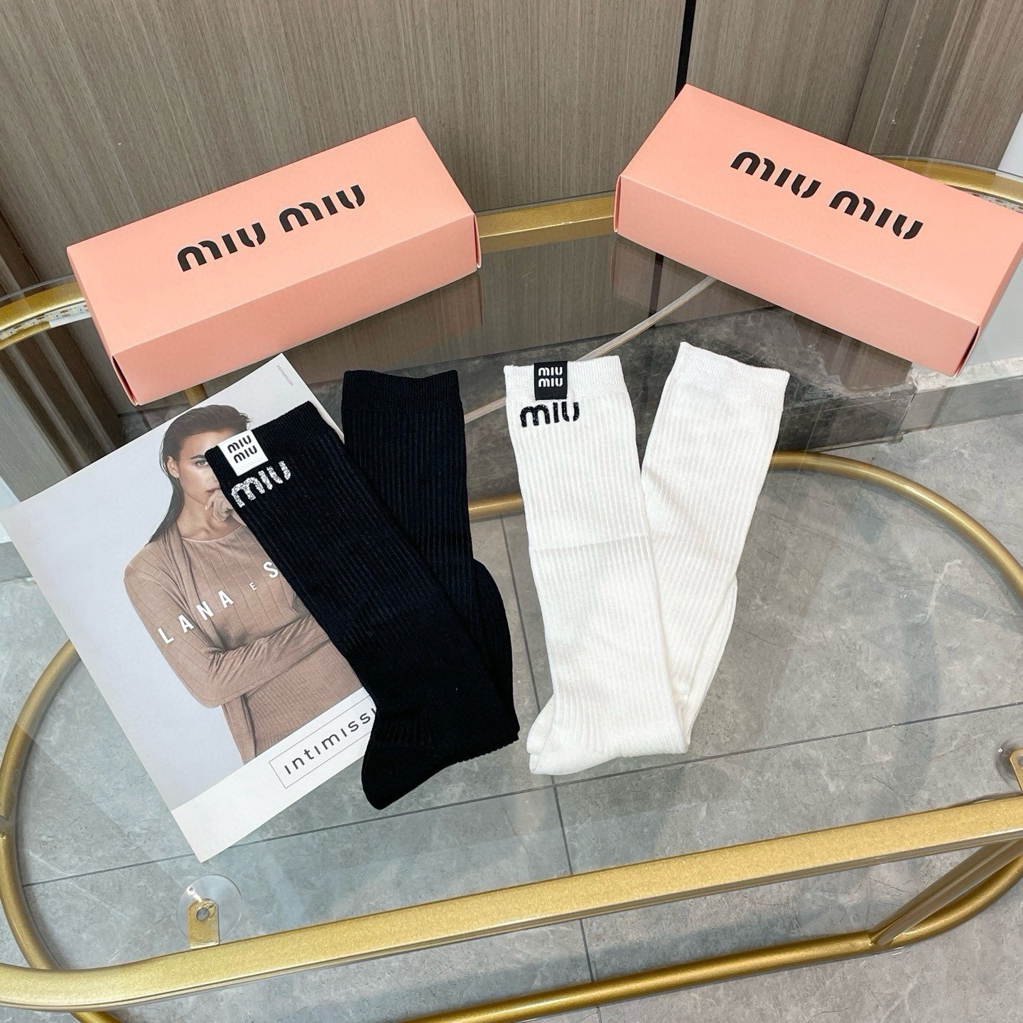 配包装【一盒二双】MIUMIU · 缪缪❗️超级爆款网红袜子❗️M家官网同步针织字母小腿袜，ins明星网红推荐❗️火爆至