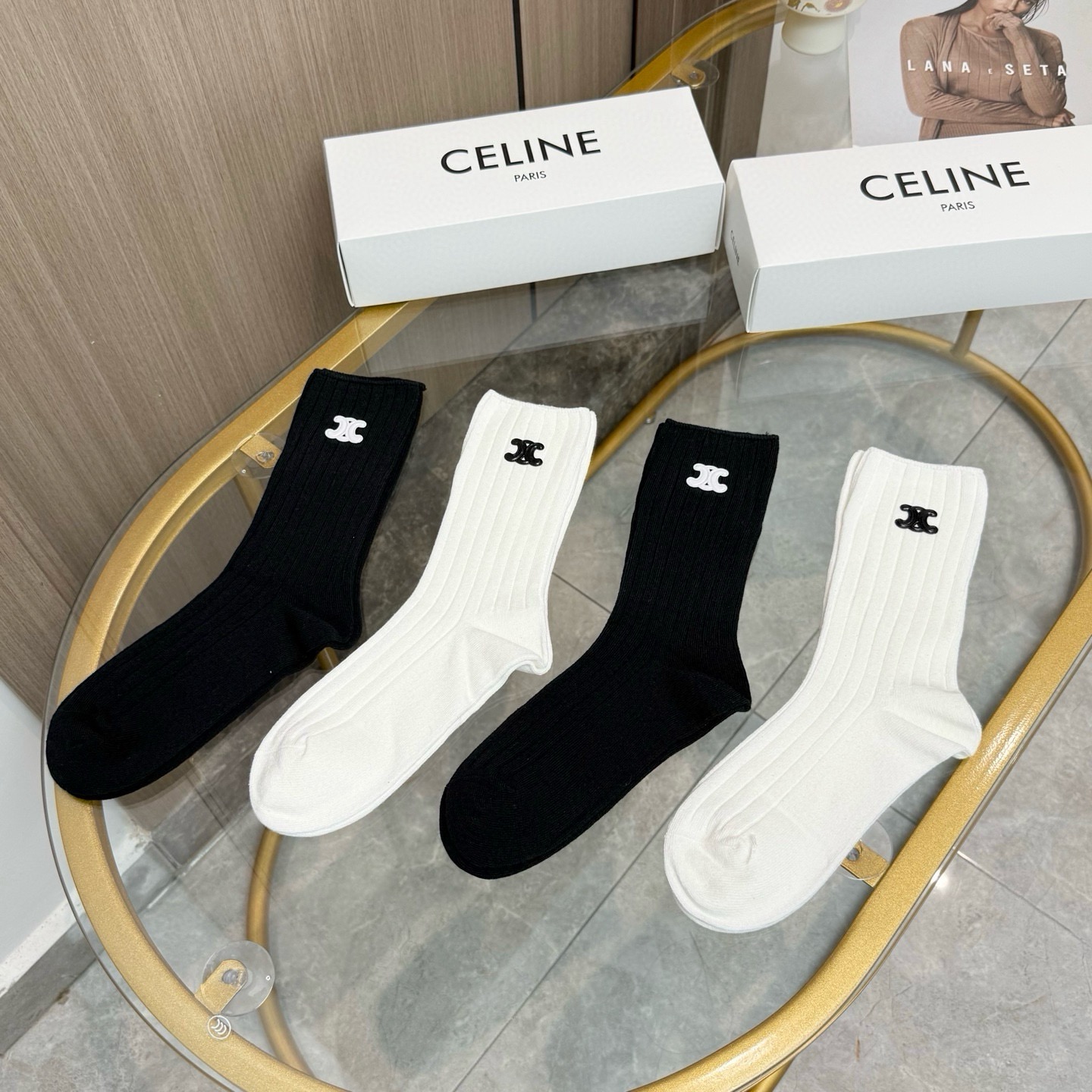 配包装【一盒四双】CELINE · 赛琳❗️高品质🔥超级爆款网红袜子❗️小香家官网同步烫印字母中筒袜，ins明星网红推荐