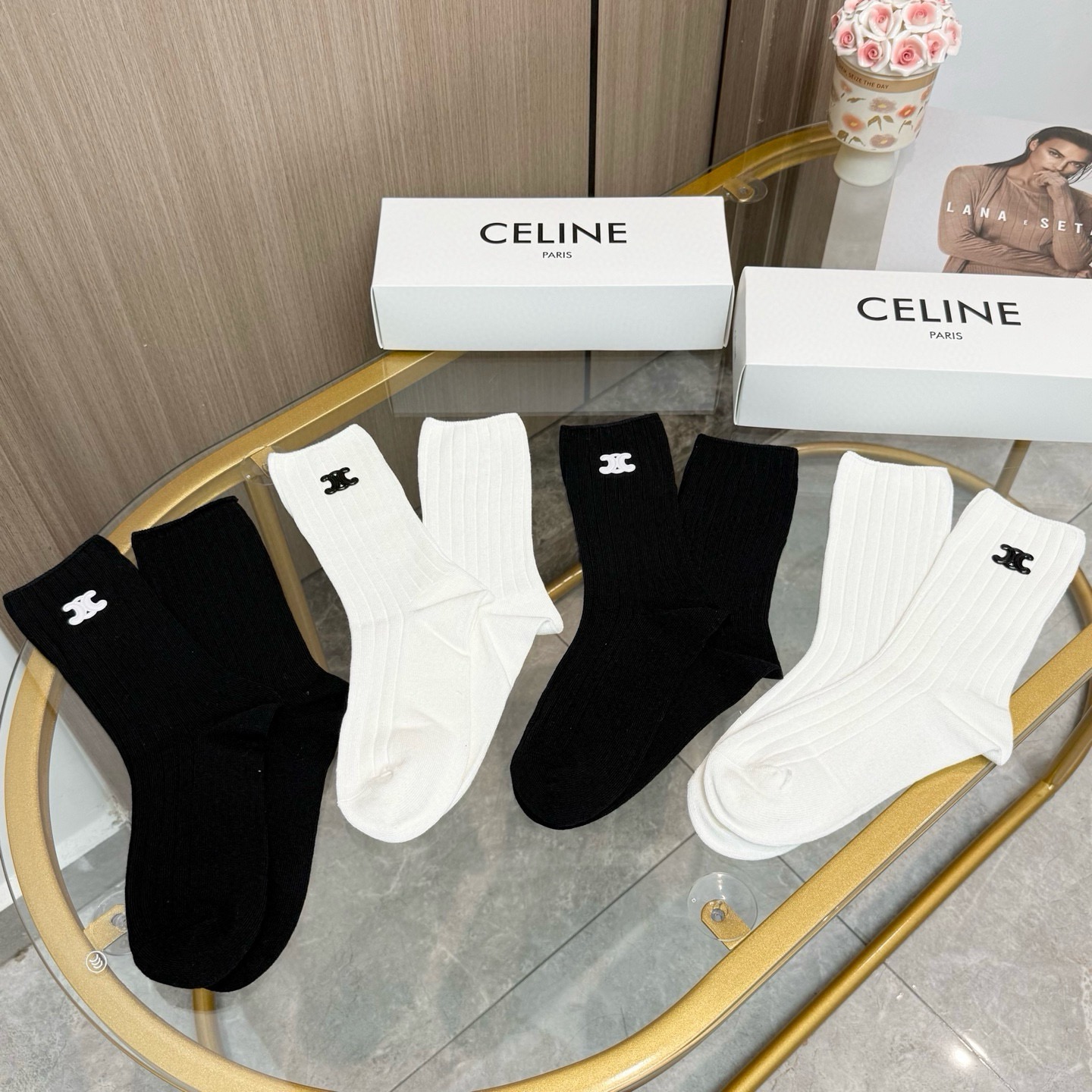 配包装【一盒四双】CELINE · 赛琳❗️高品质🔥超级爆款网红袜子❗️小香家官网同步烫印字母中筒袜，ins明星网红推荐