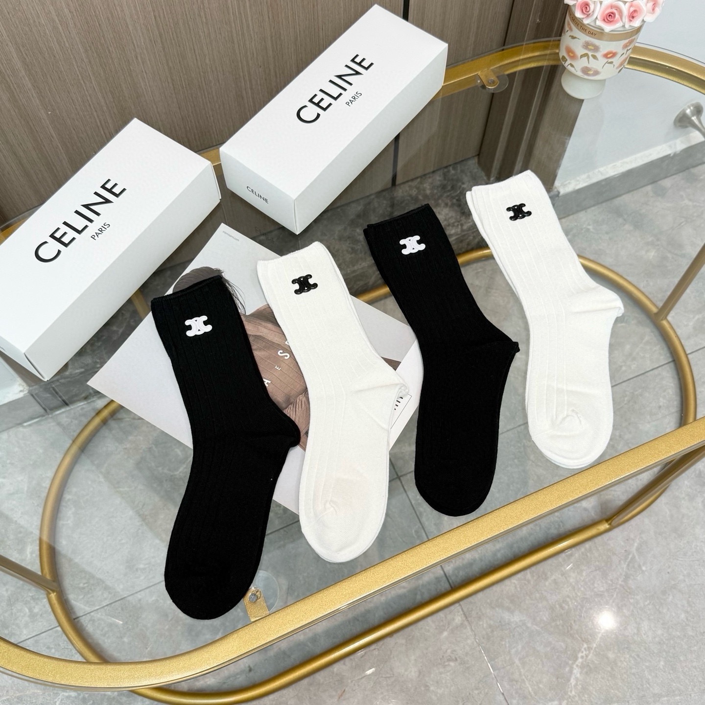 配包装【一盒四双】CELINE · 赛琳❗️高品质🔥超级爆款网红袜子❗️小香家官网同步烫印字母中筒袜，ins明星网红推荐