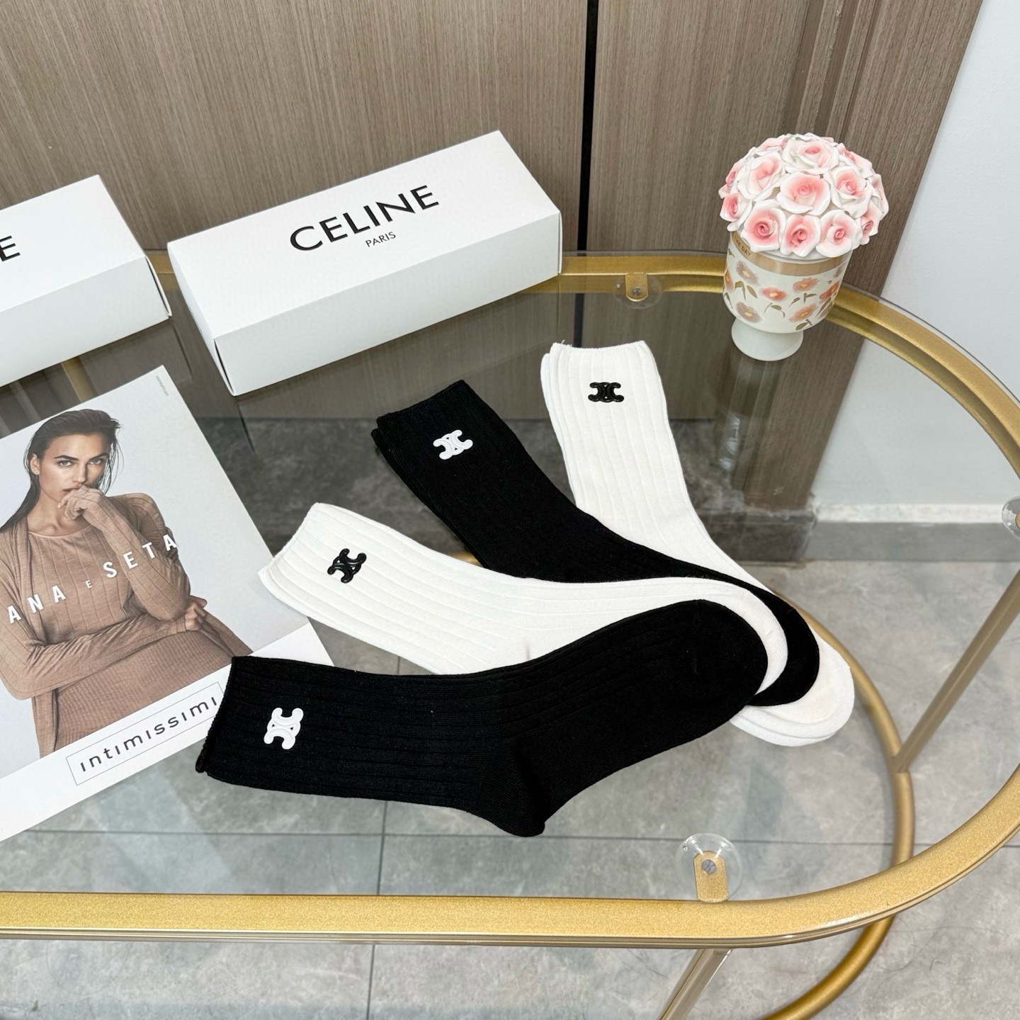 配包装【一盒四双】CELINE · 赛琳❗️高品质🔥超级爆款网红袜子❗️小香家官网同步烫印字母中筒袜，ins明星网红推荐