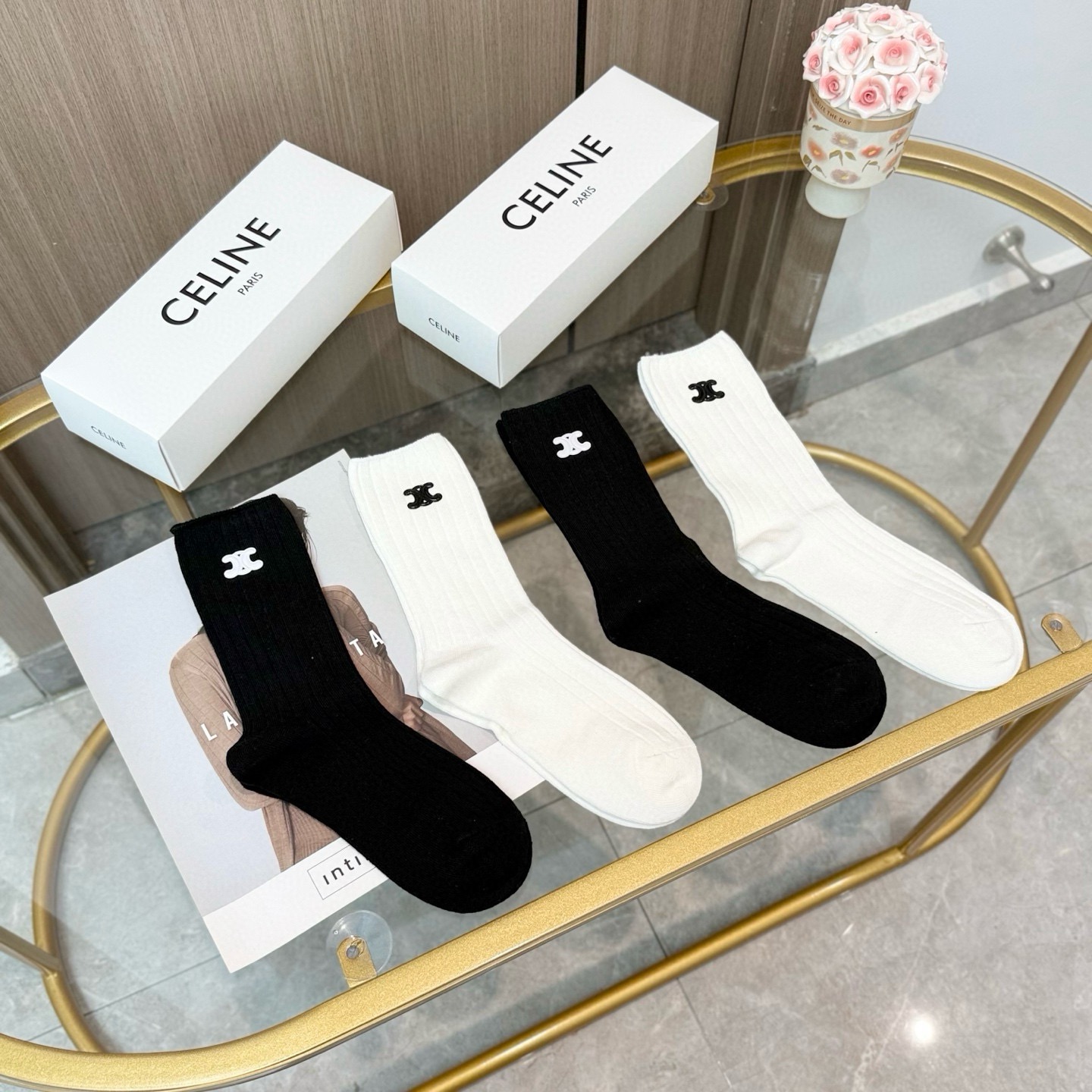 配包装【一盒四双】CELINE · 赛琳❗️高品质🔥超级爆款网红袜子❗️小香家官网同步烫印字母中筒袜，ins明星网红推荐