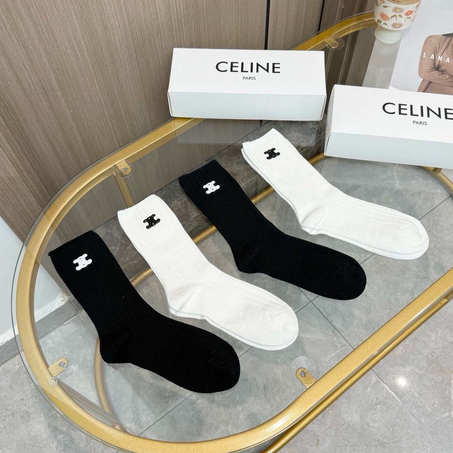 配包装【一盒四双】CELINE · 赛琳❗️高品质🔥超级爆款网红袜子❗️小香家官网同步烫印字母中筒袜，ins明星网红推荐