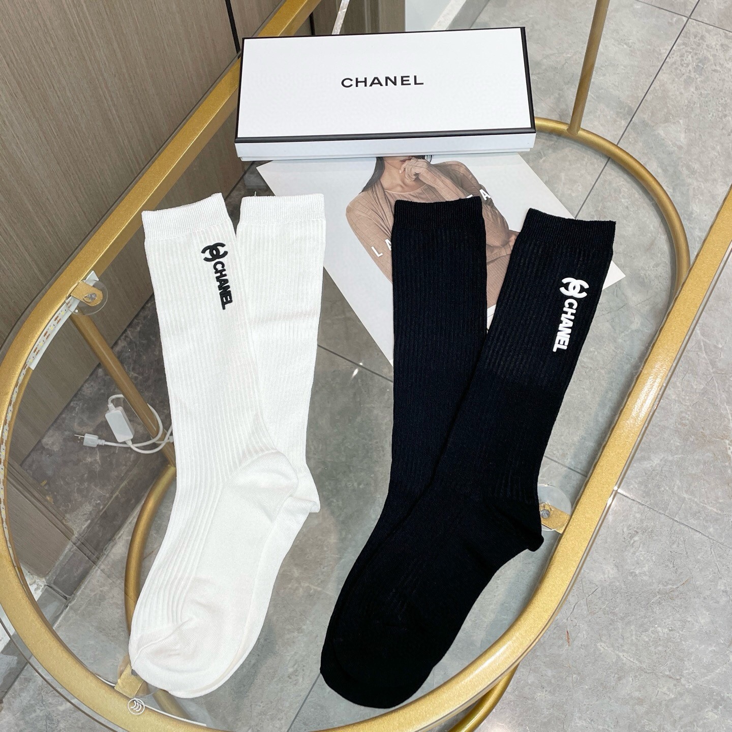 配包装【一盒二双】CHANEL · 香奈儿❗️超级爆款网红袜子❗️小香家官网同步针织字母小腿袜，ins明星网红推荐❗️火