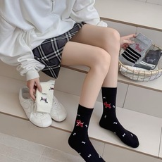 配包装【一盒四双】🔥THOM BROWNE · 桑姆 布朗尼❗️TB超级爆款网红中筒袜子❗️经典三条杠搭配小狗设计,in 配包装【一盒四双】🔥THOM BROWNE · 桑姆 布朗尼❗️TB超级爆款网红中筒袜子❗️经典三条杠搭配小狗设计,in
