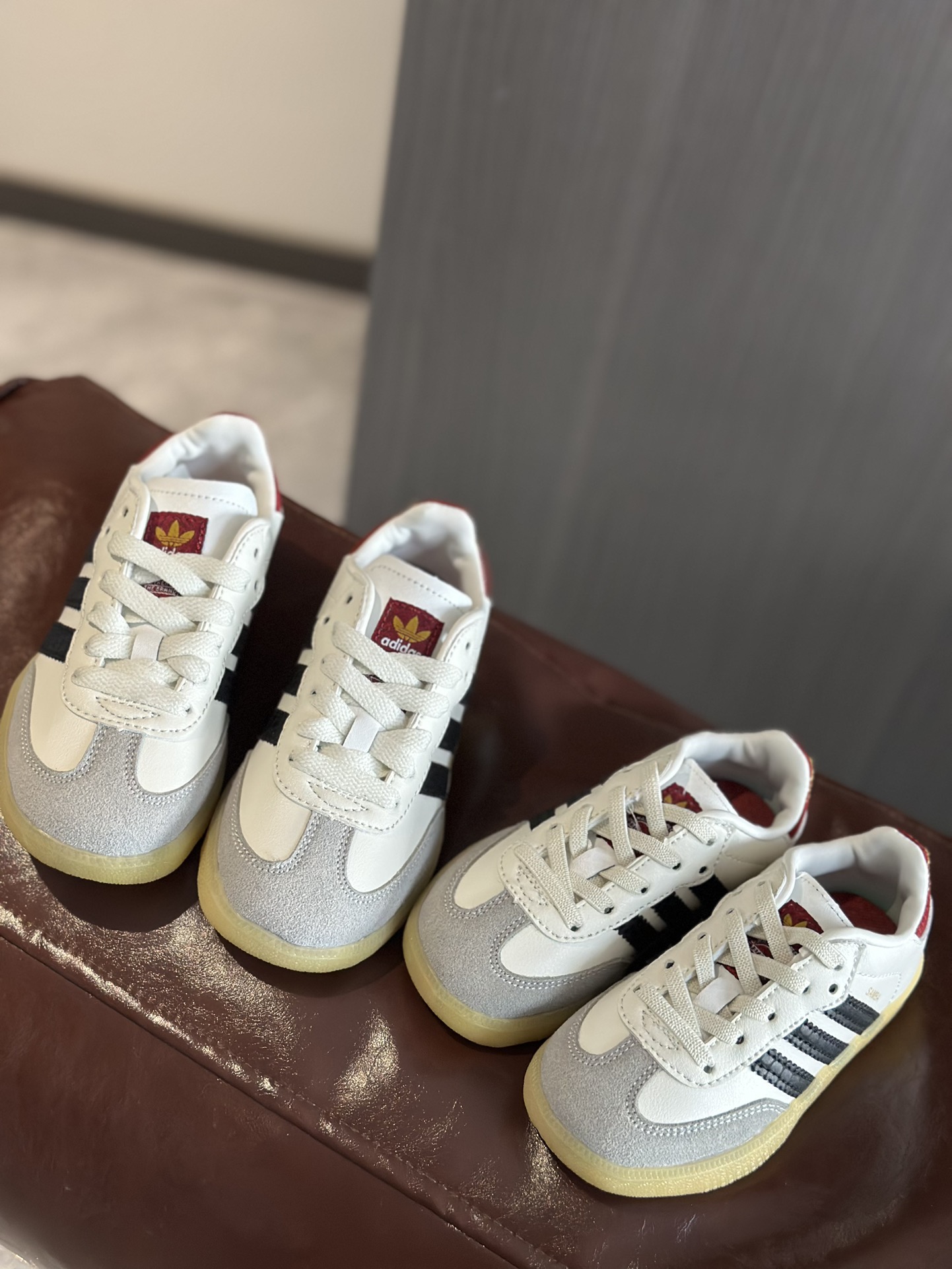 图片[2]-📣 德训联名儿童休闲鞋 尺码：22-37码 爱惨了德训系列🆕 新工厂新工艺新配色👏🏻 优质皮料拼接，质感满满💯 耐磨防滑大底，脚感超赞👍🏻 肯定给你同等品质的最低价！绝对性价比之王-选品中心