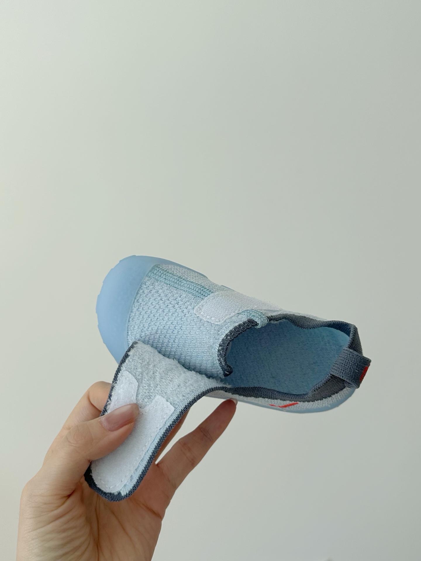 图片[2]-📣🔥轻盈的组合飞织鞋面🌸内里加有薄绒，舒适耐穿，儿童穿的鞋子最主要的就是材质要轻要软！！这款鞋子完全做到了👏-选品中心