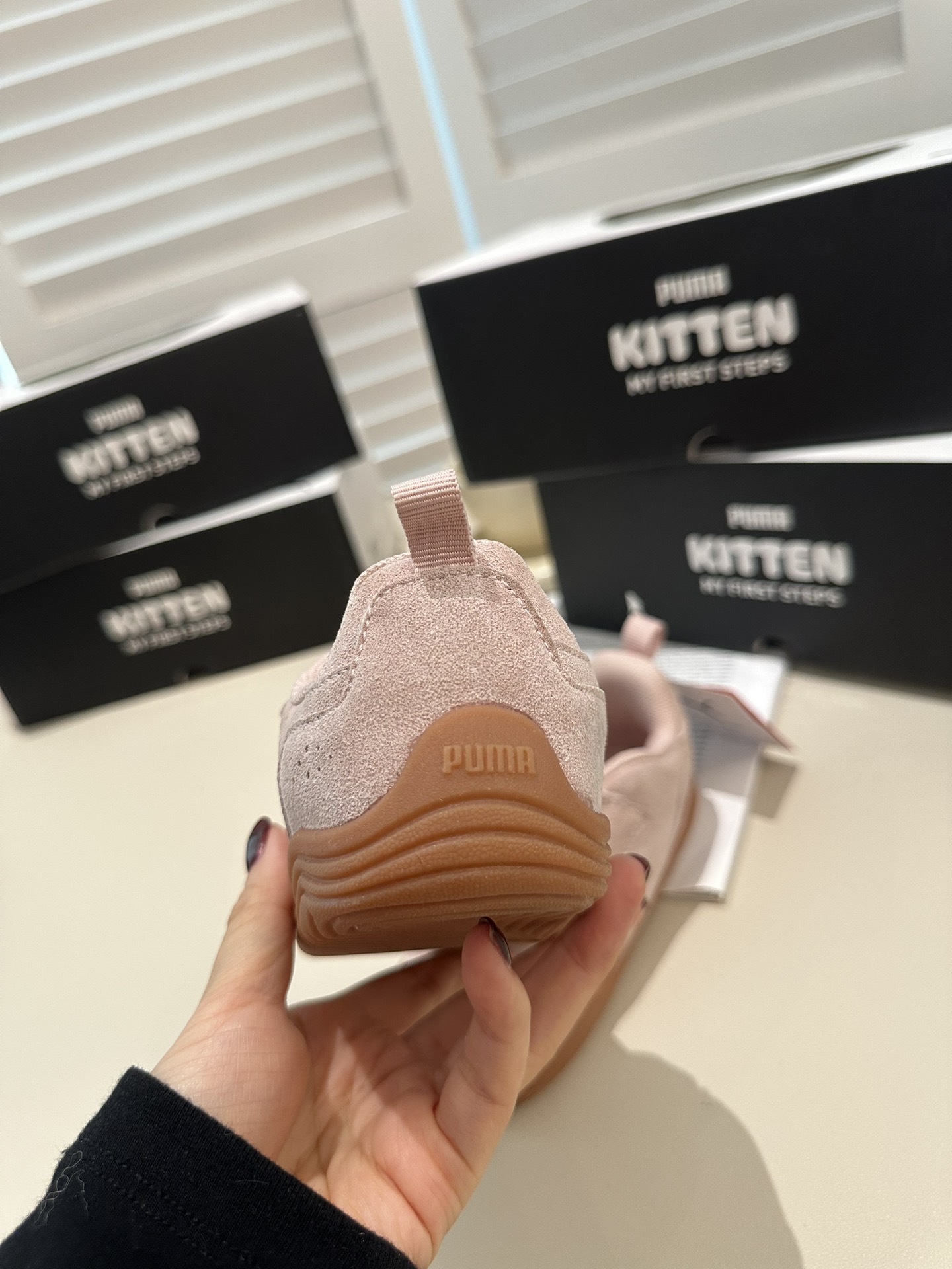 图片[2]-新款puma彪马秋冬软底学步鞋赛车鞋魔术贴小男女童鞋软底鞋。 尺码22-35 🔥🔥🔥适合所有婴童和幼儿园码段的小朋友，鞋底软的同时有韧性，穿它的人会有一种踩棉花糖的感觉，鞋面的幅度也很舒适，宽松同时且包脚。经典款必须盘-选品中心