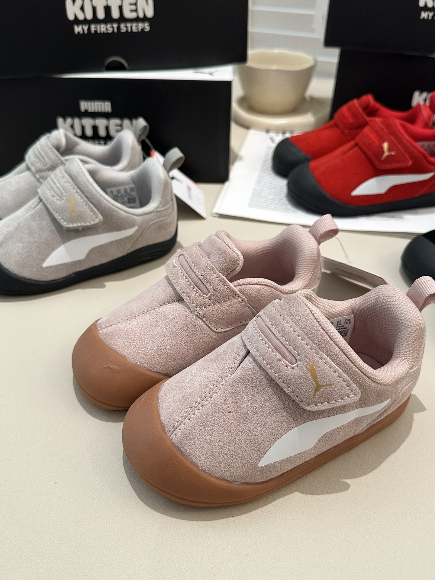 图片[9]-新款puma彪马秋冬软底学步鞋赛车鞋魔术贴小男女童鞋软底鞋。 尺码22-35 🔥🔥🔥适合所有婴童和幼儿园码段的小朋友，鞋底软的同时有韧性，穿它的人会有一种踩棉花糖的感觉，鞋面的幅度也很舒适，宽松同时且包脚。经典款必须盘-选品中心