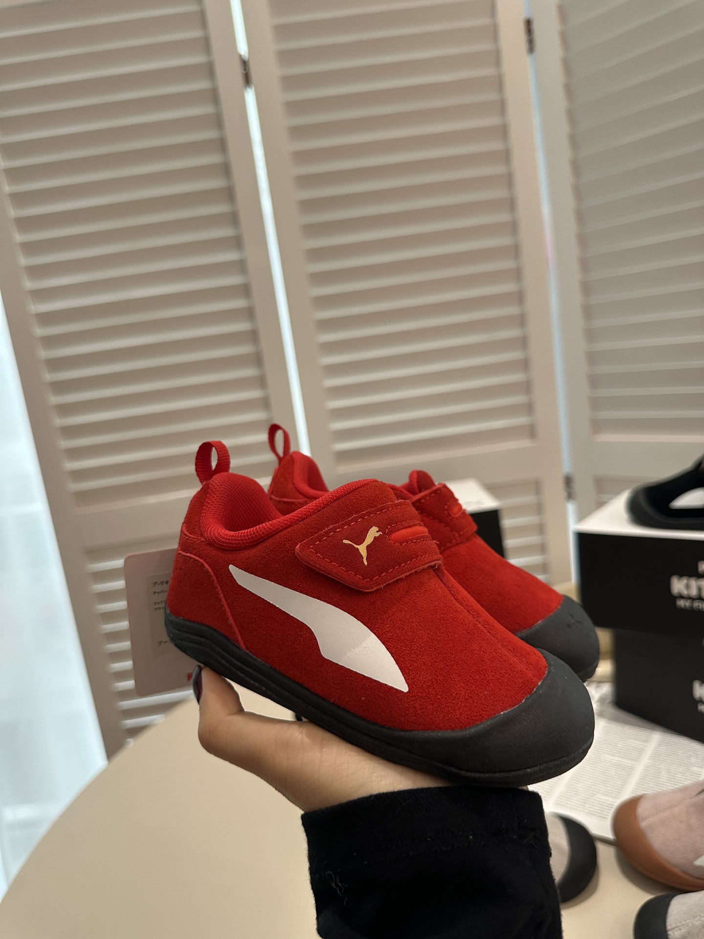 NO:579202,New Puma Autumn and Winter Soft Soled Toddler Shoes Racing Shoes Velcro Small Boys and Girls Shoes Soft Soled Shoes. Sizes 22-35. The latest model released on the official website, really good-looking shoes!  Today we can get Puma for a fraction of the price.19860909新款puma彪马秋冬软底学步鞋赛车鞋魔术贴小男女童鞋软底鞋. 尺码22-35. 官网发布的最新款,真的贼好看的鞋型！ 今日我们只要零头价格就能get,彪马,,Children's