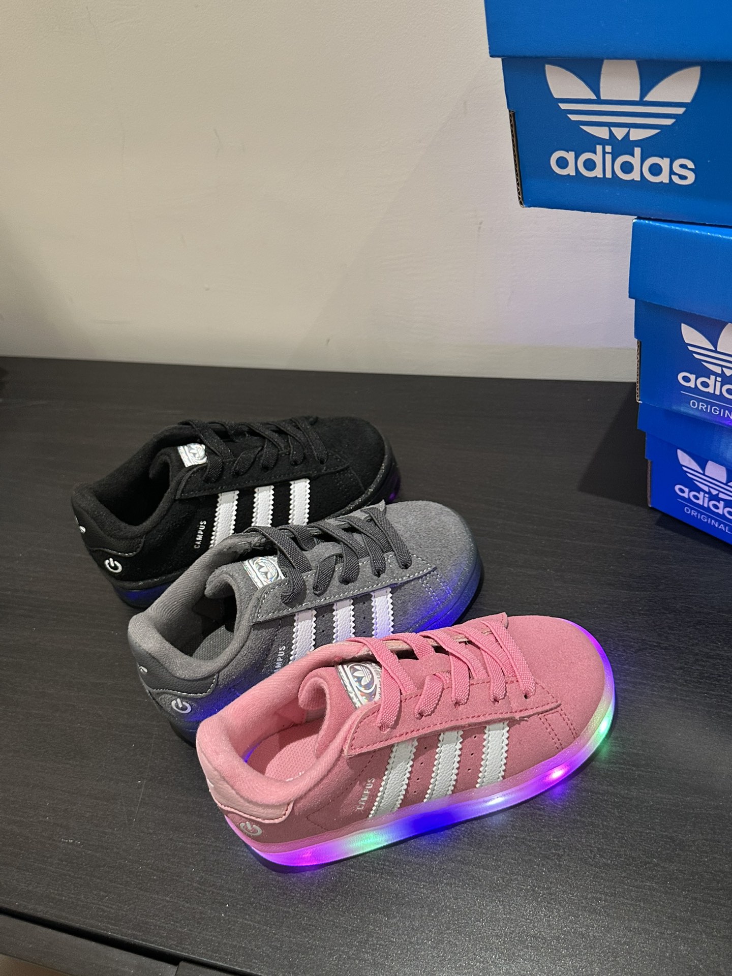 NO:710531,A super pair of great products!  The idea of ​​buying shoes for children is light, soft and comfortable!  Today’s model is so light. It comes in three colors. It’s so light that you can lift a hair. Adidas.19860909超级绝的一双大牛货！给孩子买鞋的理念就是轻便、柔软、舒服！今天这个款太轻便了,三个色,真的是感觉一根头发就能提起来的那种轻盈,阿迪达斯,,Children's