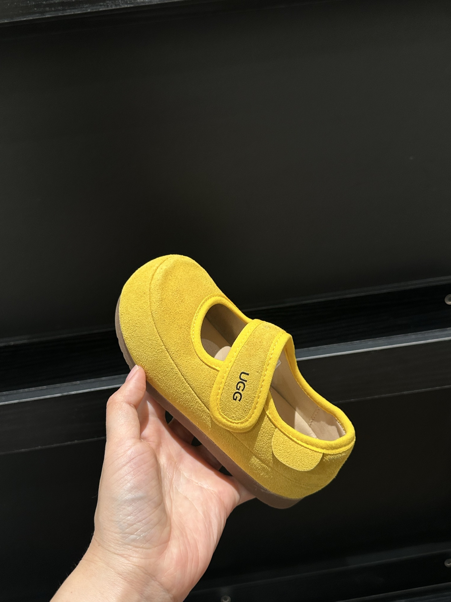 NO:811535,Golden yellow, with a sense of gentleness and healing, high-end and simple ~ suitable for all spring and summer dressing scenes, whether it is paired with jeans or a linen skirt, you can wear it with the relaxed atmosphere of a southern French town, size 22-35, UGG Mary Jane, mary jane, skirts, jeans,19860909金黄 自带温柔治愈元气感 高级又简约～适配春夏所有穿搭场景 不管是配牛仔裤还是亚麻裙 都能穿出南法小镇的松弛氛围22-35码,UGG玛丽珍,mary jane,skirts,jeans,,Children's