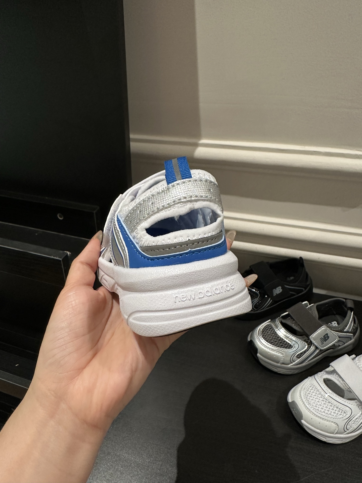 NO:879222,Feel free to appreciate the details, a very stylish one!  !  The cost of splicing multi-layer fabrics is not cheap. This price is on clearance and close your eyes. Nb sandals,19860909细节随意品鉴很有造型感的一款！！多层面料拼接造价就不便宜了,这个价格清仓闭眼入,Nb凉拖,,Children's