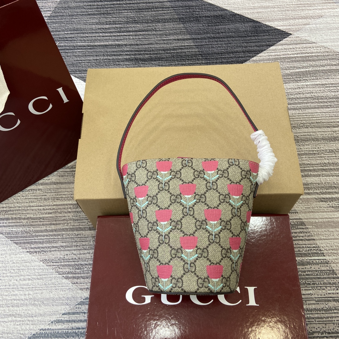GUCCI Kids Bucket Bag GG Supreme Canvas Cat Print Magnetic Snap