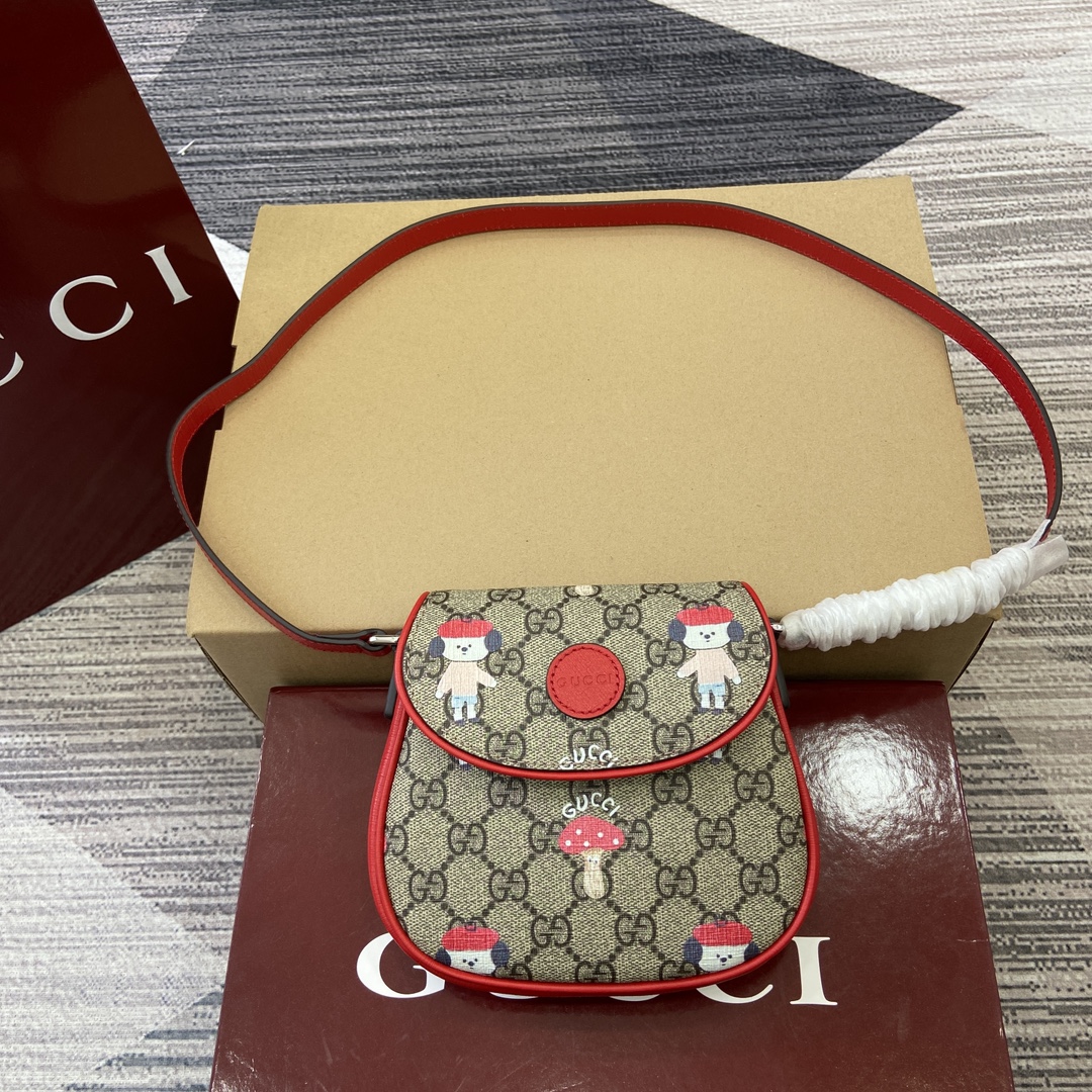 GUCCI Kids Shoulder Bag GG Supreme Canvas Cat Print Magnetic Snap
