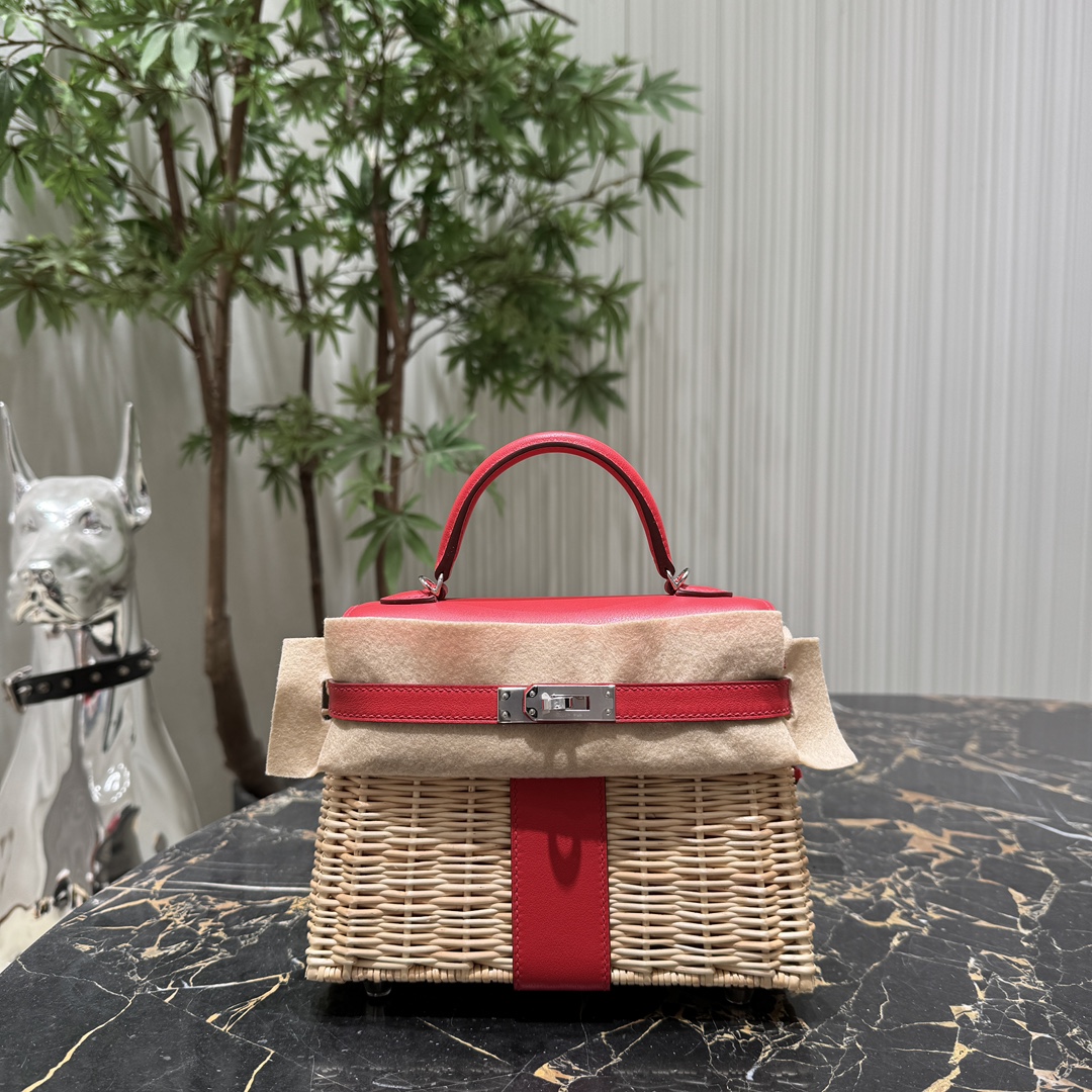 Hermès Rare summer style arrives Kelly picnic K20 picnic bag