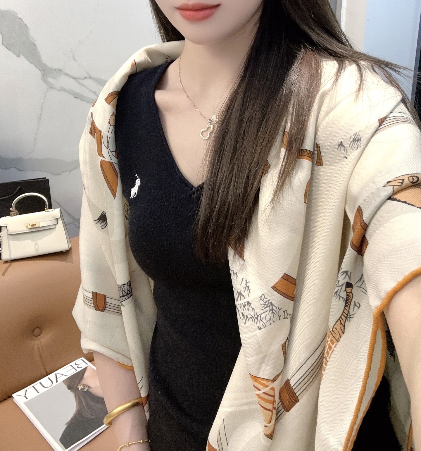 爱马仕（Hermes）上新💕【爱马仕2025春夏 】这款点睛配饰可以多种方式佩戴，与任何服饰皆搭配得宜。