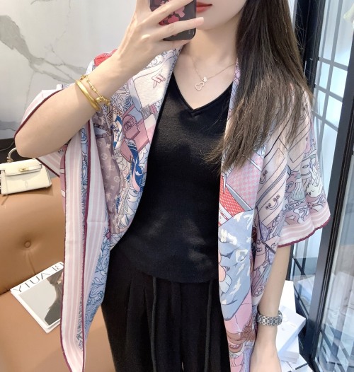 Louis Vuitton x TM Monogram Superflat Flowers Shawl - Silk & Wool Blend 1 Louis Vuitton x TM Monogram Superflat Flowers Shawl - Silk & Wool Blend