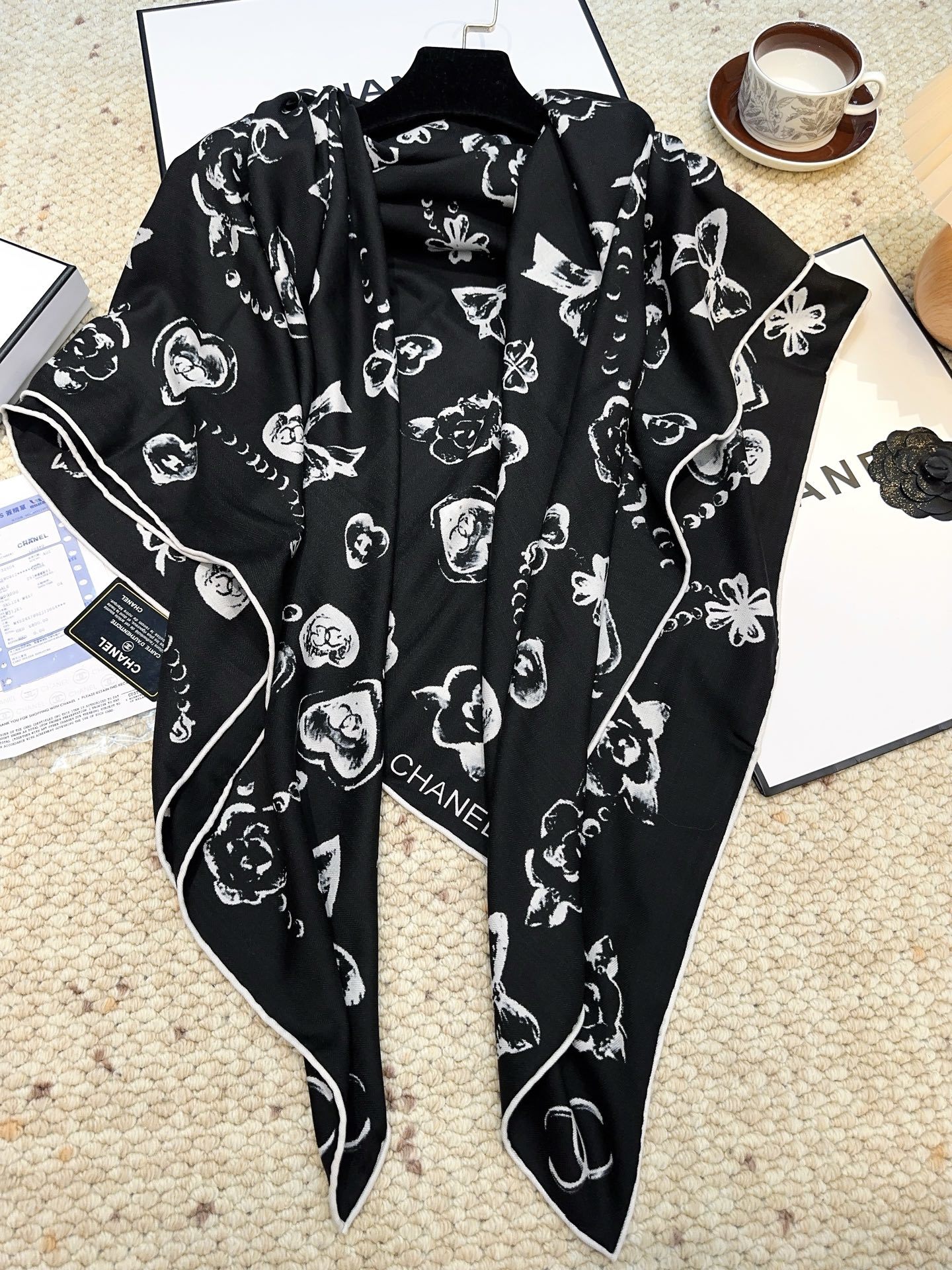 香奈儿(CHANEL)140*140上新❤️【真丝丝绒款】Chanel 【▪️温柔而娴静,箱包logo优