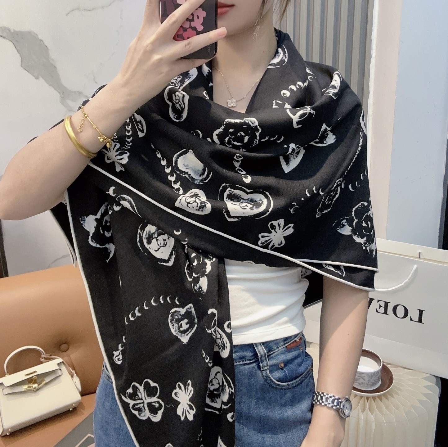 香奈儿(CHANEL)140*140上新❤️【真丝丝绒款】Chanel 【▪️温柔而娴静,箱包logo优