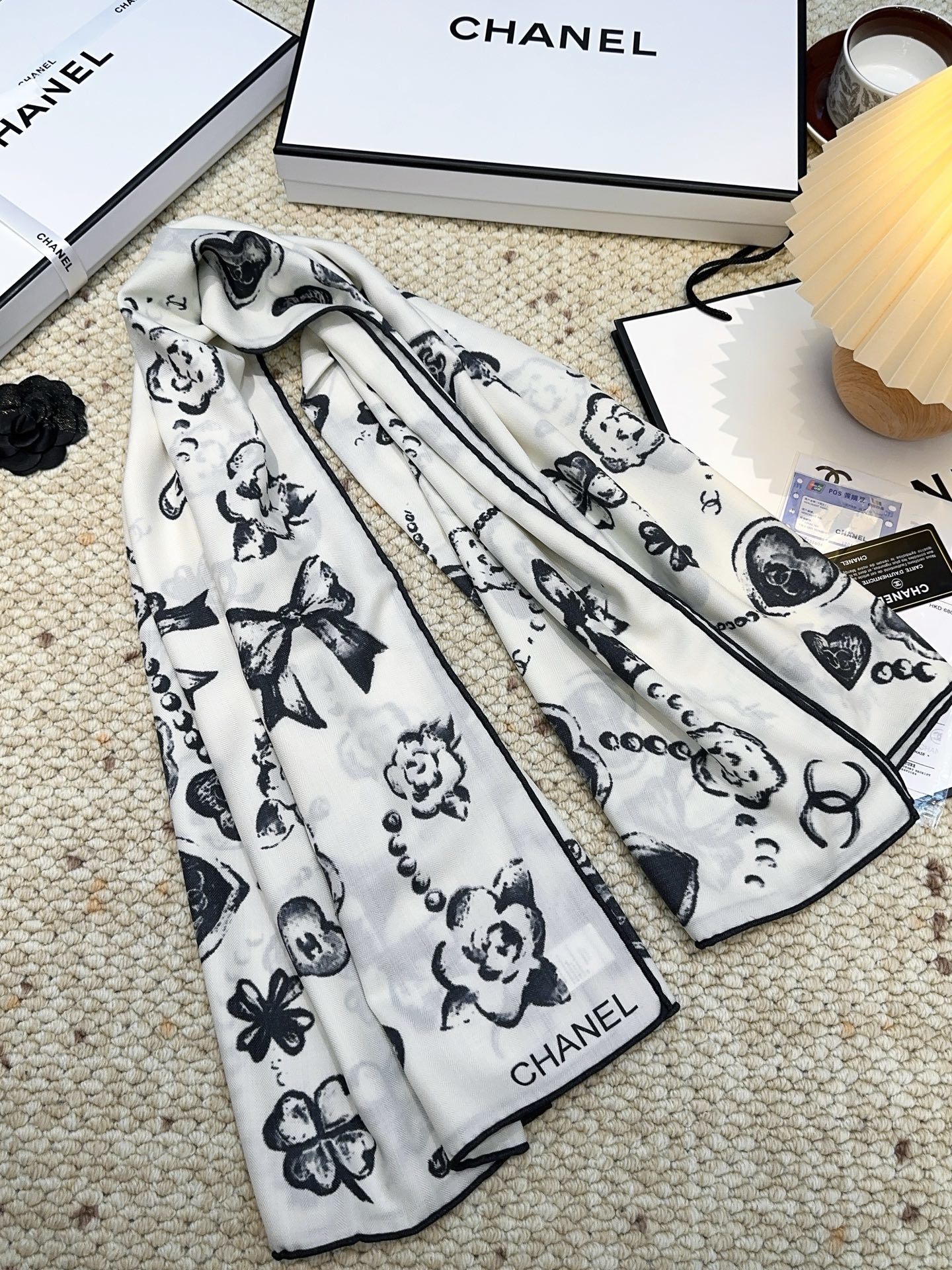 香奈儿(CHANEL)140*140上新❤️【真丝丝绒款】Chanel 【▪️温柔而娴静,箱包logo优