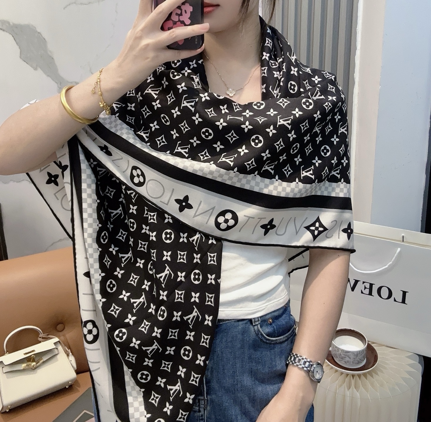 LV（路易威登）140 披肩LV x TM Monogram SuPerflat Flowers 方巾出