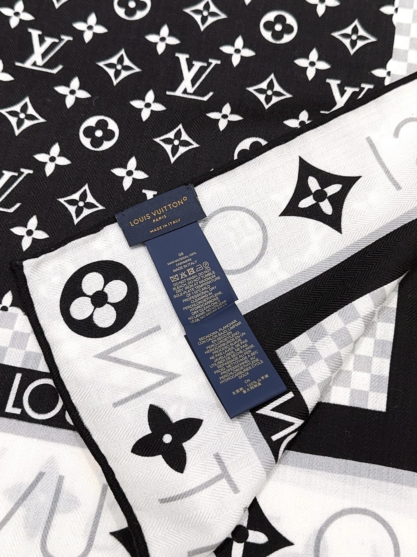 LV(路易威登)140 披肩LV x TM Monogram SuPerflat Flowers 方巾出