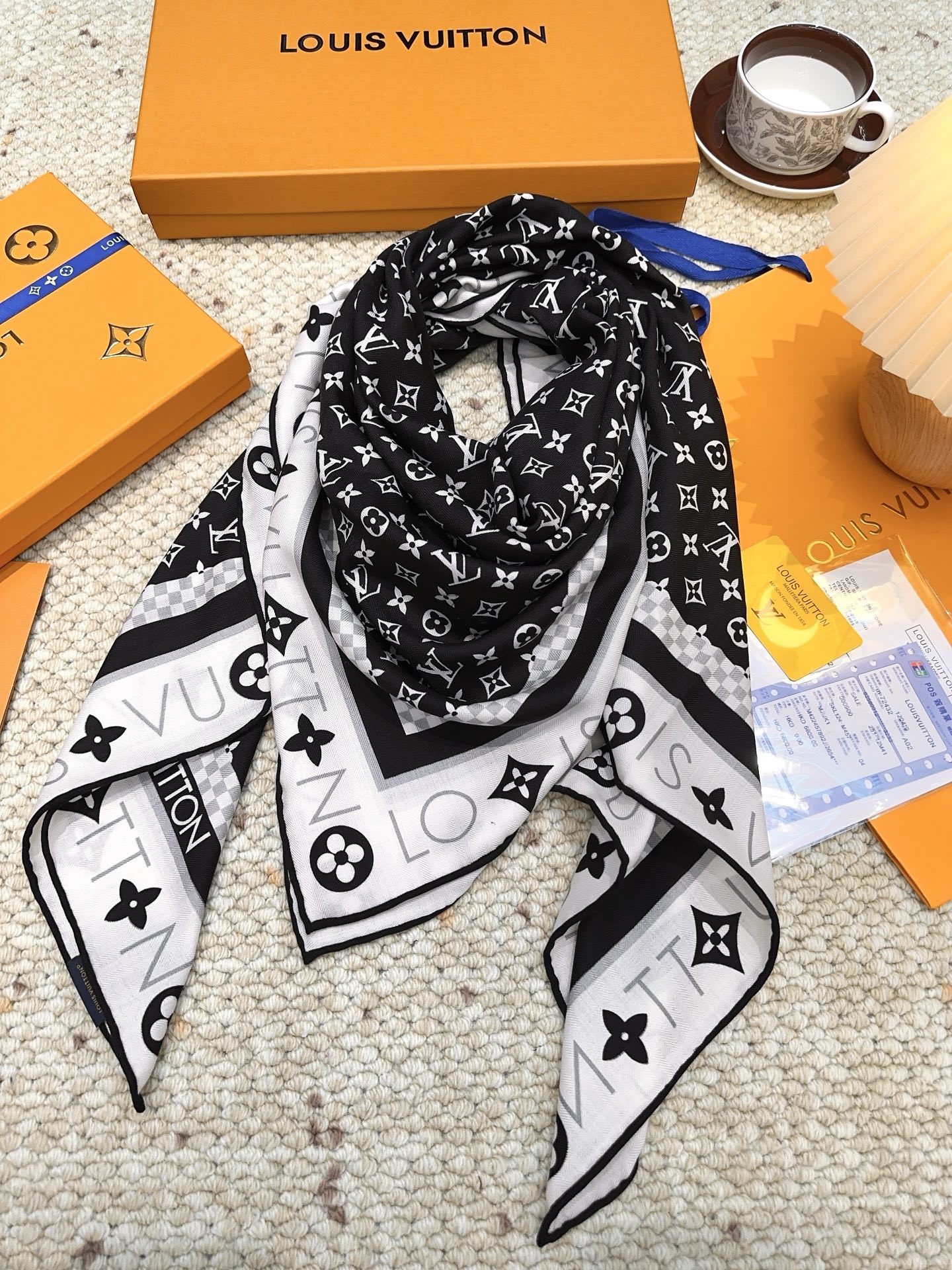 LV(路易威登)140 披肩LV x TM Monogram SuPerflat Flowers 方巾出