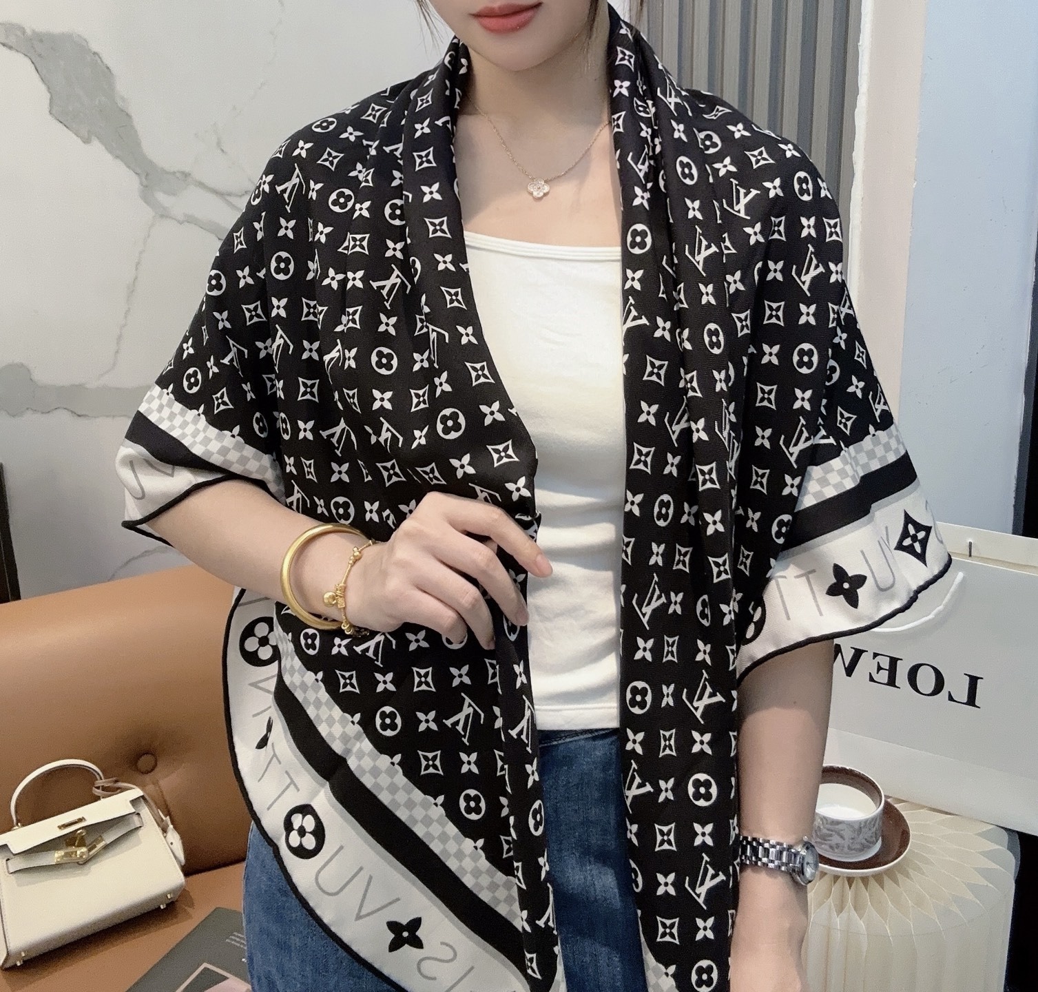 LV(路易威登)140 披肩LV x TM Monogram SuPerflat Flowers 方巾出