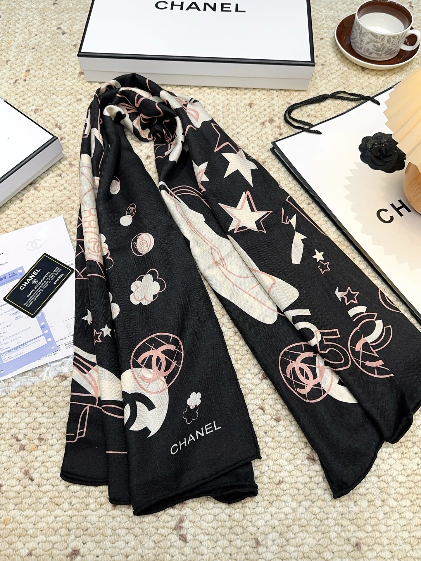 香奈儿(CHANEL)140*140上新❤️【真丝丝绒款】Chanel 【▪️温柔而娴静,logo优雅气