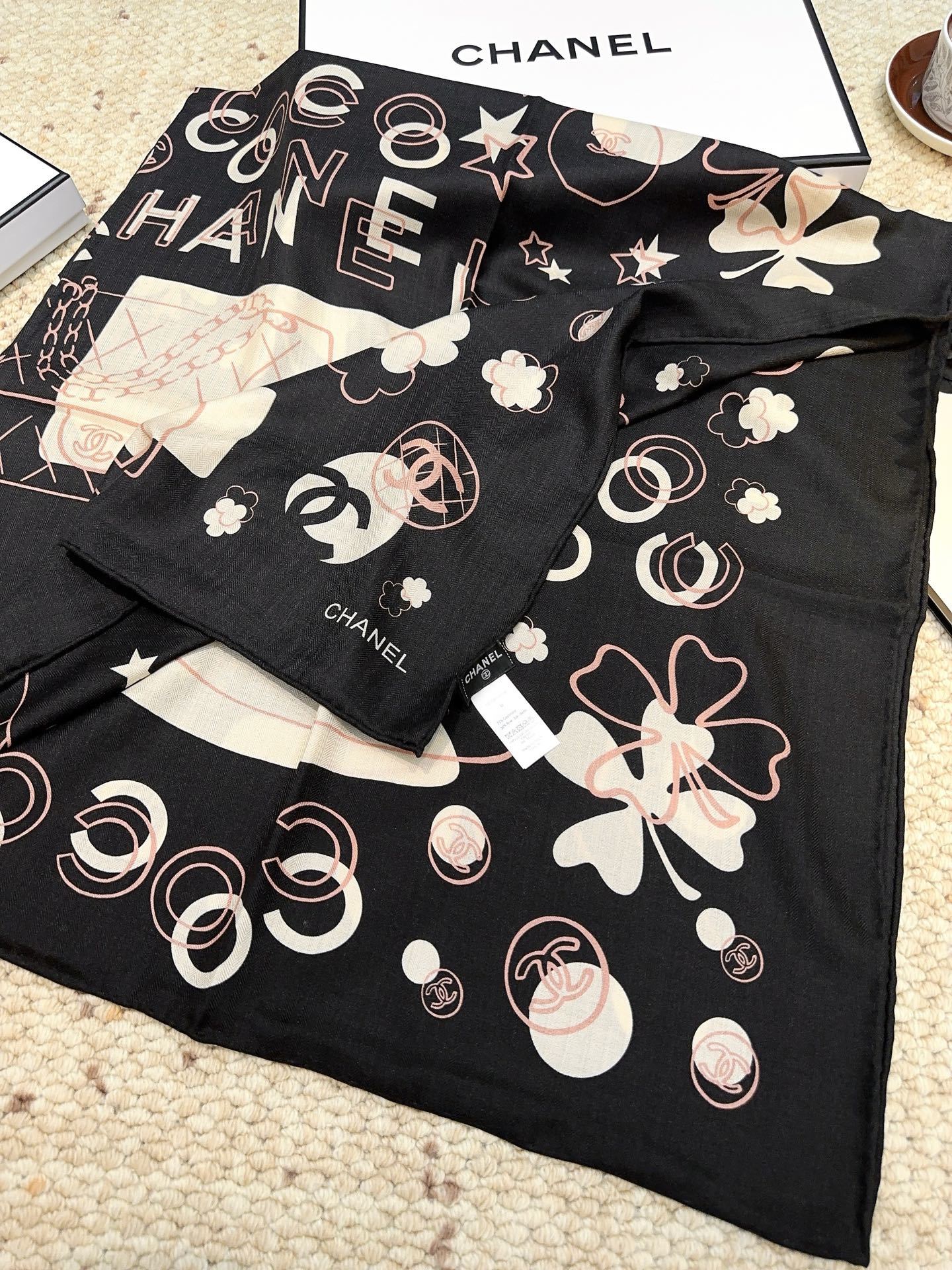 香奈儿(CHANEL)140*140上新❤️【真丝丝绒款】Chanel 【▪️温柔而娴静,logo优雅气