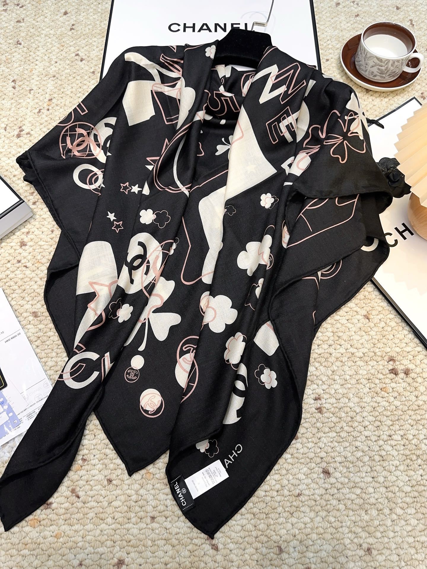 香奈儿(CHANEL)140*140上新❤️【真丝丝绒款】Chanel 【▪️温柔而娴静,logo优雅气