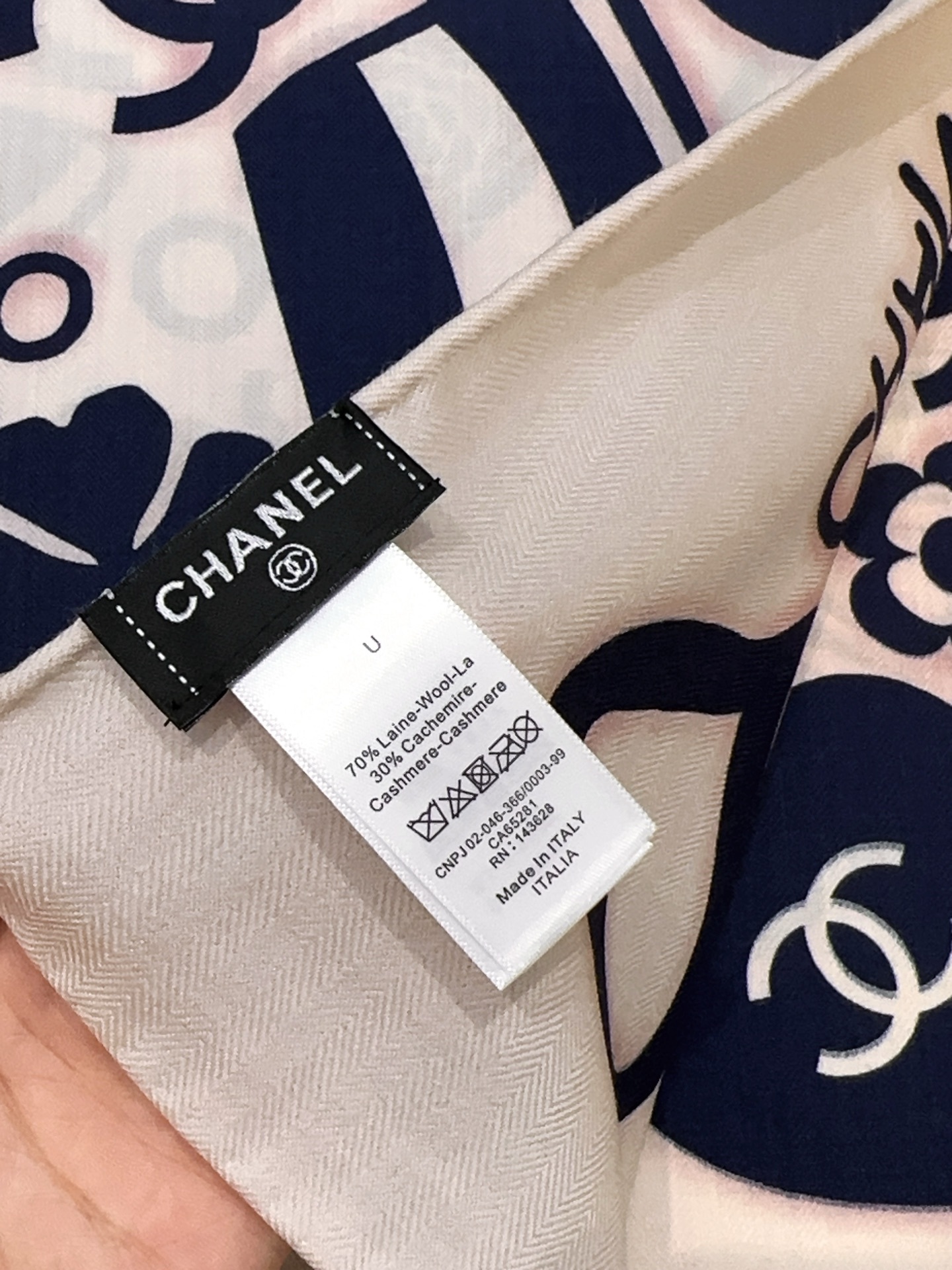 香奈儿(CHANEL)140*140上新❤️【真丝丝绒款】Chanel 【▪️温柔而娴静,logo优雅气