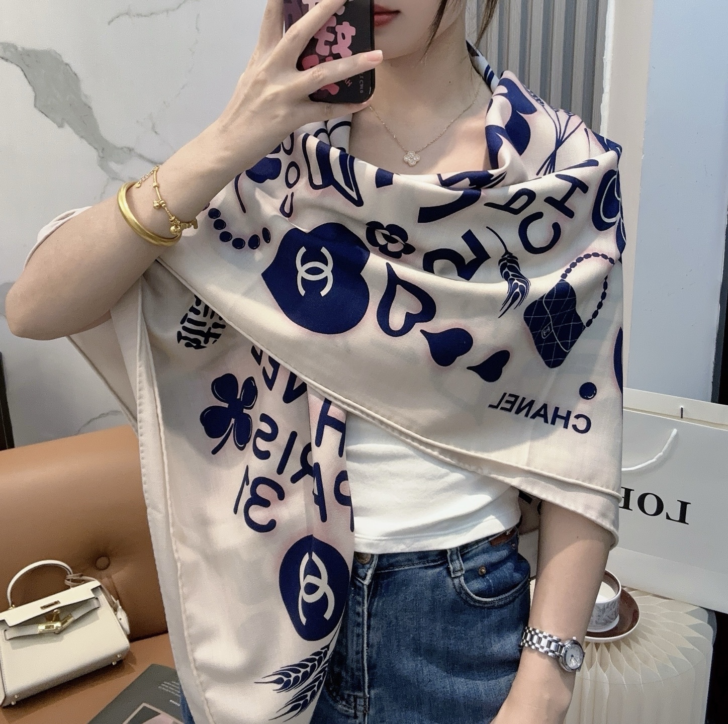 香奈儿(CHANEL)140*140上新❤️【真丝丝绒款】Chanel 【▪️温柔而娴静,logo优雅气