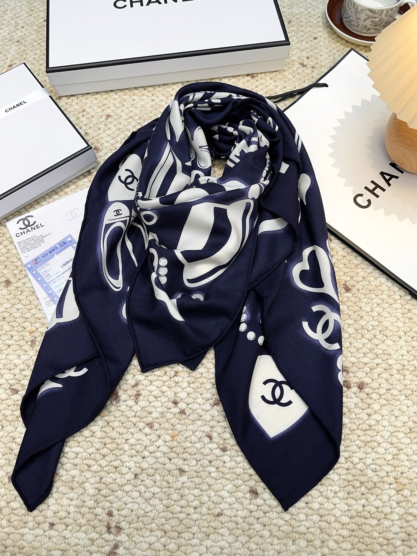 香奈儿(CHANEL)140*140上新❤️【真丝丝绒款】Chanel 【▪️温柔而娴静,logo优雅气