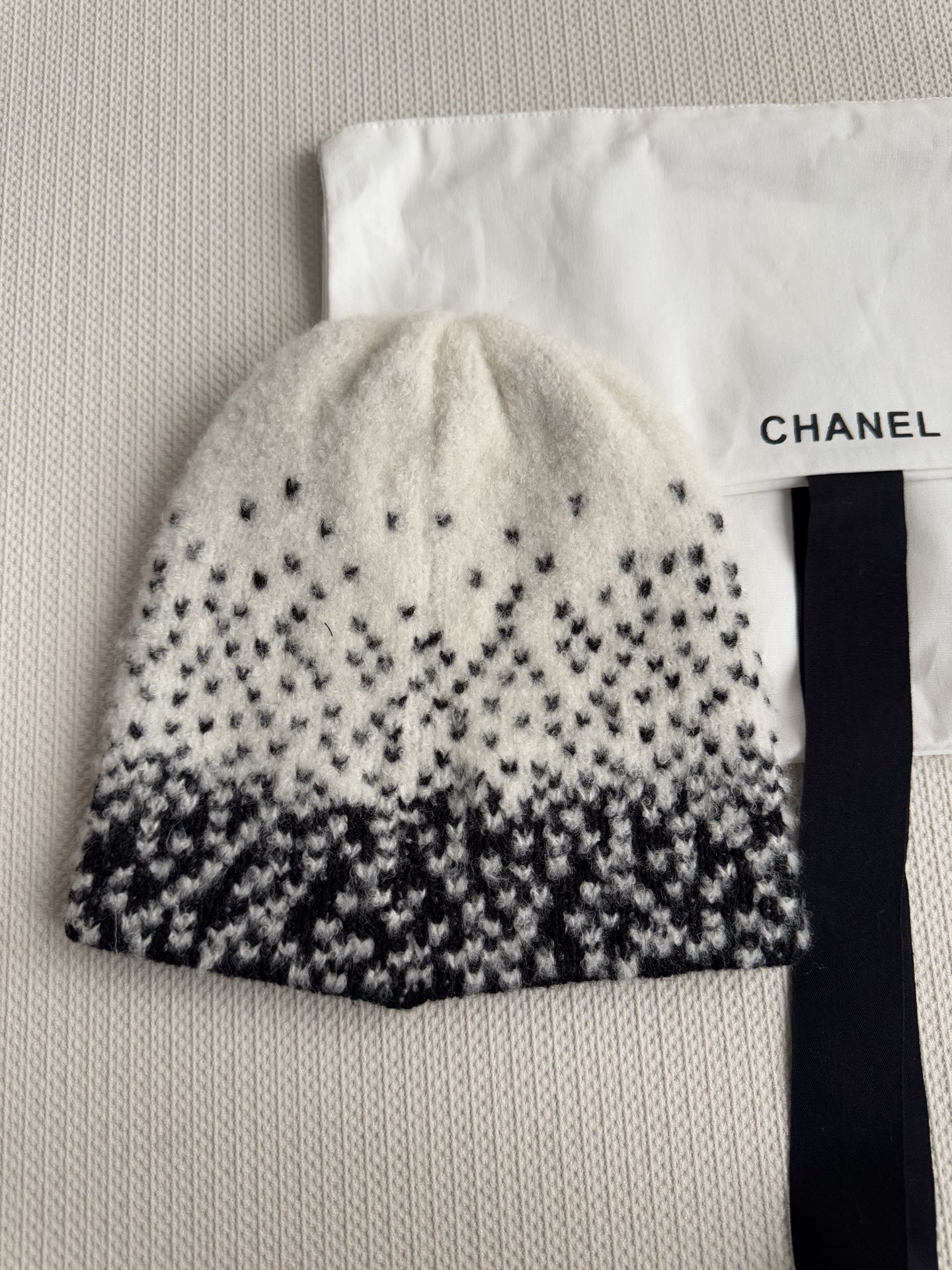 Chanel 上新 Chanel（香奈儿）渐变拼色花纹围巾